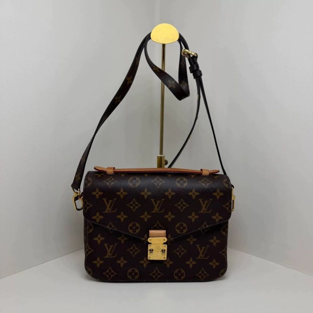 Louis Vuitton Women Pre-Loved Bag Very Good Condition